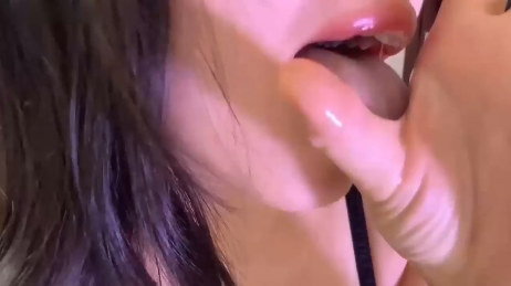 ASMR – 👅虎口～口水拉丝版 _ 恰恰恰饭小斯